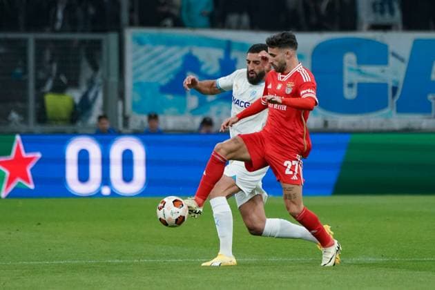 Rafa Silva (SL Benfica) - Samuel Gigot (Olympique de Marseille) FOOTBALL : Olympique de Marseille vs SL Benfica - Ligue Europa - Quart de finale retour - Marseille - 18 04 2024 NorbertScanella Panoramic 