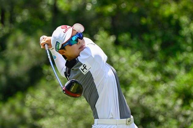 THE WOODLANDS, TX - APRIL 18: Hyo Joo Kim (KOR) watches her tee shot on 11 during Rd1 of the Chevron Championship at The Club at Carlton Woods on April 18, 2024 in The Woodlands, Texas. (Photo by Ken Murray Icon Sportswire) GOLF: APR 18 LPGA, Golf Damen The Chevron Championship EDITORIAL USE ONLY Icon240418062