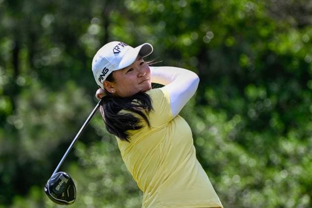 THE WOODLANDS, TX - APRIL 18: Allison Corpuz (USA) watches her tee shot on 11 during Rd1 of the Chevron Championship at The Club at Carlton Woods on April 18, 2024 in The Woodlands, Texas. (Photo by Ken Murray Icon Sportswire) GOLF: APR 18 LPGA, Golf Damen The Chevron Championship EDITORIAL USE ONLY Icon240418065