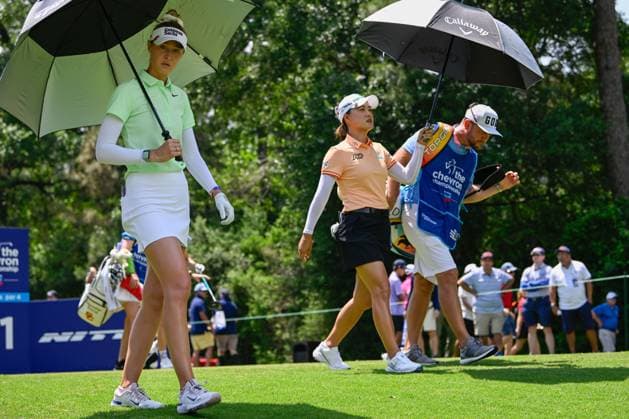 THE WOODLANDS, TX - APRIL 18: Nelly Korda (USA) and Minjee Lee (AUS) make their way down 11 during Rd1 of the Chevron Championship at The Club at Carlton Woods on April 18, 2024 in The Woodlands, Texas. (Photo by Ken Murray Icon Sportswire) GOLF: APR 18 LPGA, Golf Damen The Chevron Championship EDITORIAL USE ONLY Icon240418070