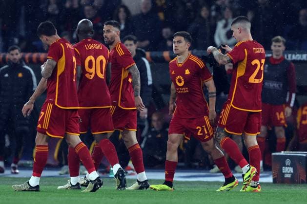 Football: UEFA Europa League 2023-2024 - Quarter Final football match As Roma vs AC Milan at Olympic Stadium in Rome on 18th April 2024 Rome, Italy 18.04.2024: Gianluca Mancini of Roma score the goal 1-0 and celebrate with the team during the UEFA Europa League 2023-2024, quarter final , football match between AS Roma vs AC Milan at Olympic Stadium in Rome. Rome Olympic italy italy Copyright: xmarcoxiacobucci