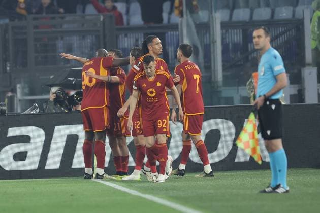UEFA Europa League AS Roma and AC Milan Roma™s Argentinian forward Paulo Dybala celebrates after scoring a goal during the Quarter-Final second leg match between AS Roma and AC Milan at Stadio Olimpico on April 18, 2024 in Rome, Italy. ABPH1877 Copyright: xAntonioxBalascox