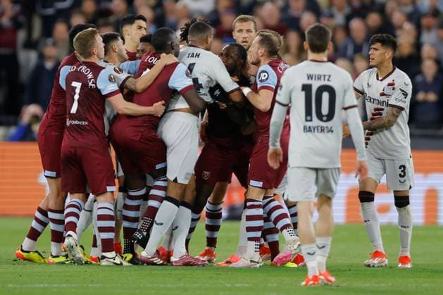 West Ham United FC v Bayer 04 Leverkusen: Quarter-Final Second Leg - UEFA Europa League 2023 24 Jonathan Tah of Bayer 04 Leverkusen and Michail Antonio of West Ham United in incedent during the UEFA Europa League 2023 24 Quarter-Final second leg match between West Ham United FC and Bayer 04 Leverkusen at Olympic Stadium on April 18, 2024 in London, England. London Olympic Stadium England United Kingdom Copyright: xNigelxFrench Sportsphoto APLx 14037831