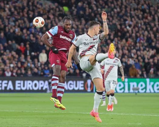 UEFA Europa League Quarter-Final West Ham United v Bayer 04 Leverkusen Michail Antonio of West Ham United heads the ball, during the UEFA Europa League Quarter-Final match West Ham United vs Bayer 04 Leverkusen at London Stadium, London, United Kingdom, 18th April 2024 (Photo by Gareth Evans News Images) London London Stadium United Kingdom Copyright: xGarethxEvans NewsxImagesx