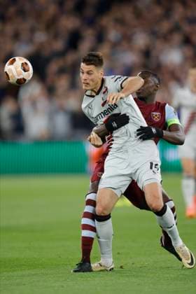 West Ham United FC v Bayer 04 Leverkusen: Quarter-Final Second Leg - UEFA Europa League 2023 24 Patrik Schick of Bayer 04 Leverkusen and Kurt Zouma of West Ham United challenge during the UEFA Europa League 2023 24 Quarter-Final second leg match between West Ham United FC and Bayer 04 Leverkusen at Olympic Stadium on April 18, 2024 in London, England. London Olympic Stadium England United Kingdom Copyright: xNigelxFrench Sportsphoto APLx 14037832