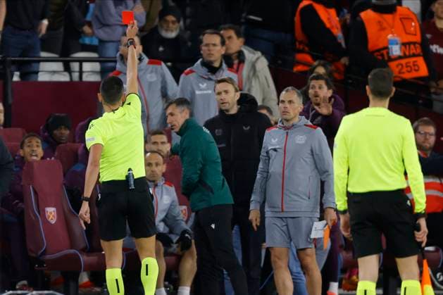 West Ham United FC v Bayer 04 Leverkusen: Quarter-Final Second Leg - UEFA Europa League 2023 24 Referee Jose Maria Sanchez shows a Red card to Billy McKinlay First team coach of West Ham United (not Pictured) during the UEFA Europa League 2023 24 Quarter-Final second leg match between West Ham United FC and Bayer 04 Leverkusen at Olympic Stadium on April 18, 2024 in London, England. London Olympic Stadium England United Kingdom Copyright: xNigelxFrench Sportsphoto APLx 14037834
