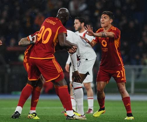 Foto IPP Cavaliere Emiliano. Roma 18 04 2024. Calcio Europa League 2023 2024 - quarti partita di ritorno AS Roma-AC Milan. Nella foto: esultanza dopo il primo gol della Roma con Romelu Lukaku e Paulo Dybala Italy Photo Press - World Copyright italy ITALY  Copyright: xR4924_italyphotopressx