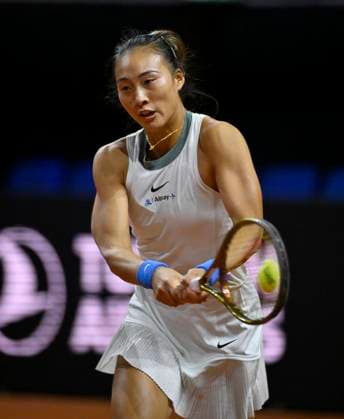 Qinwen Zheng CHN Action Tennis Ladies Porsche Cup Porsche Tennis Grand Prix GP Stuttgart 2024 Porsche Arena 18 04 2024 DFL REGULATIONS PROHIBIT ANY USE OF PHOTOGRAPHS AS IMAGE SEQUENCES AND OR QUASI VIDEO Porsche Tennis Grand Prix GP Stuttgart 2024