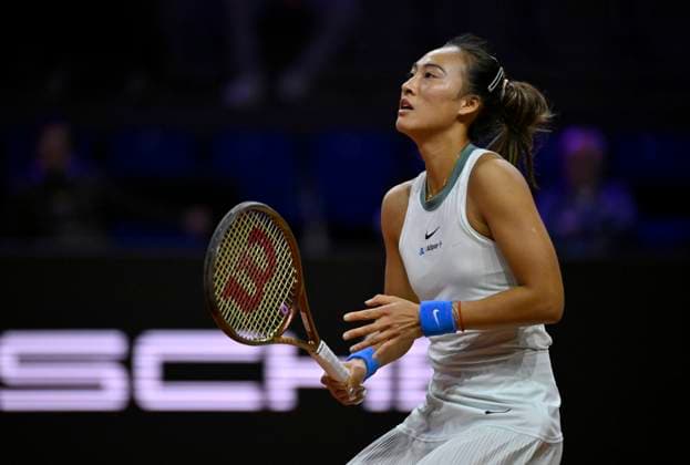 Qinwen Zheng CHN Action Tennis Ladies Porsche Cup Porsche Tennis Grand Prix GP Stuttgart 2024 Porsche Arena 18 04 2024 DFL REGULATIONS PROHIBIT ANY USE OF PHOTOGRAPHS AS IMAGE SEQUENCES AND OR QUASI VIDEO Porsche Tennis Grand Prix GP Stuttgart 2024