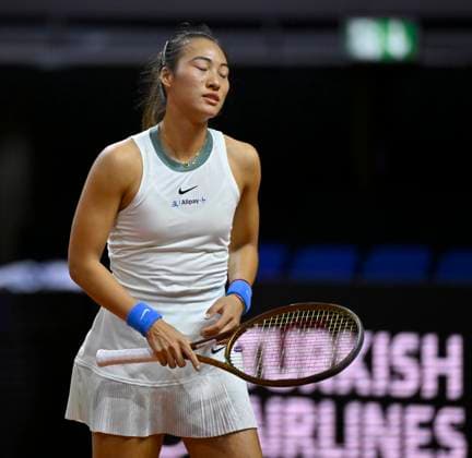 Qinwen Zheng CHN disappointed Tennis Ladies Porsche Cup Porsche Tennis Grand Prix GP Stuttgart 2024 Porsche Arena 18 04 2024 DFL REGULATIONS PROHIBIT ANY USE OF PHOTOGRAPHS AS IMAGE SEQUENCES AND OR QUASI VIDEO Porsche Tennis Grand Prix GP Stuttgart 2024