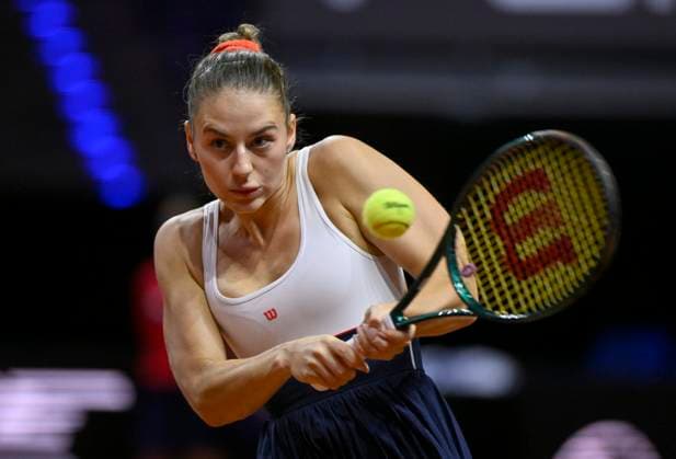 Marta Kostyuk UKR Action Tennis Ladies Porsche Cup Porsche Tennis Grand Prix GP Stuttgart 2024 Porsche Arena 18 04 2024 DFL REGULATIONS PROHIBIT ANY USE OF PHOTOGRAPHS AS IMAGE SEQUENCES AND OR QUASI VIDEO Porsche Tennis Grand Prix GP Stuttgart 2024