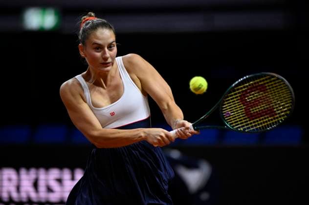 Marta Kostyuk UKR Action Tennis Ladies Porsche Cup Porsche Tennis Grand Prix GP Stuttgart 2024 Porsche Arena 18 04 2024 DFL REGULATIONS PROHIBIT ANY USE OF PHOTOGRAPHS AS IMAGE SEQUENCES AND OR QUASI VIDEO Porsche Tennis Grand Prix GP Stuttgart 2024