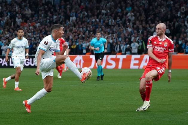 Amine Harit (Olympique de Marseille) - Fredrik Aursnes (SL Benfica) FOOTBALL : Olympique de Marseille vs SL Benfica - Ligue Europa - Quart de finale retour - Marseille - 18 04 2024 NorbertScanella Panoramic 