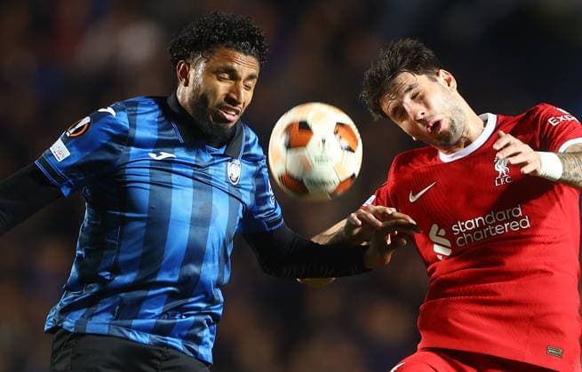 Sport Bilder des Tages Ederson of Atalanta and Dominik Szoboszlai of Liverpool in action Atalanta v Liverpool, UEFA Europa League, Quarter Final, Second Leg, Football, Gewiss Stadium, Bergamo, Italy - 18 Apr 2024 EDITORIAL USE ONLY No use with unauthorised audio, video, data, fixture lists, club league logos or live services. Online in-match use limited to 120 images, no video emulation. No use in betting, games or single club league player publications.  Copyright: xKieranxMcManus Shutterstockx 14438415aa