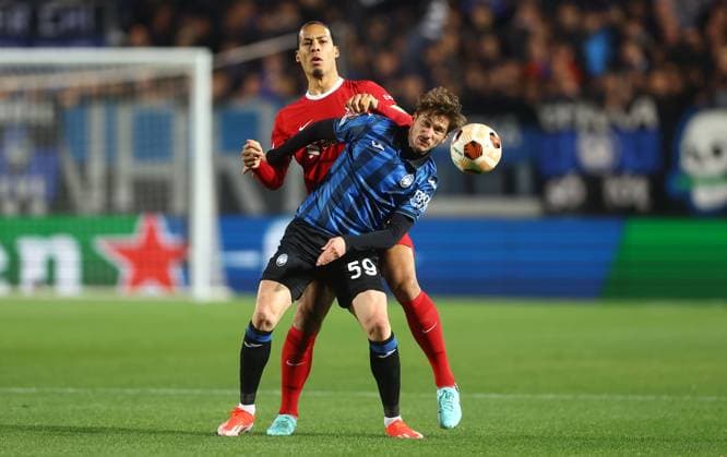 Virgil van Dijk of Liverpool and Aleksey Miranchuk of Atalanta in action Atalanta v Liverpool, UEFA Europa League, Quarter Final, Second Leg, Football, Gewiss Stadium, Bergamo, Italy - 18 Apr 2024 EDITORIAL USE ONLY No use with unauthorised audio, video, data, fixture lists, club league logos or live services. Online in-match use limited to 120 images, no video emulation. No use in betting, games or single club league player publications.  Copyright: xKieranxMcManus Shutterstockx 14438415u