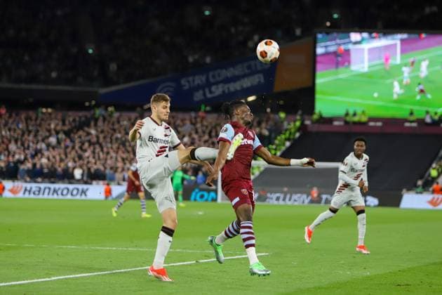 London, England, April 18th 2024: Josip Stanisic (2 Bayer Leverkusen) clears the ball from Mohammed Kudus (14 West Ham United) during the UEFA Europa League match between West Ham United and Bayer Leverkusen at the London Stadium in London, England (Alexander Canillas SPP) Copyright: xAlexanderxCanillas SPPx spp-en-AlCa-IMG_2502