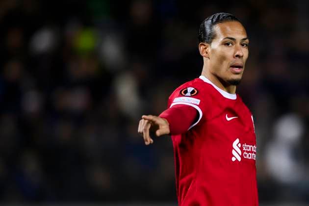 Sport Bilder des Tages Atalanta BC v Liverpool FC - UEFA Europa League Virgil van Dijk of Liverpool FC gestures during the he UEFA Europa League quarter-final second leg football match between Atalanta BC and Liverpool FC. Bergamo Italy Copyright: xNicolòxCampox