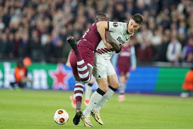 West Ham United FC v Bayer 04 Leverkusen Patrik Schick of Bayer Leverkusen and Kurt Zouma of West Ham United battling for the ball during the West Ham United FC v Bayer 04 Leverkusen UEFA Europa League Quater-Finals 2nd Leg match at London Stadium, London, England, United Kingdom on 18 April 2024 Editorial use only. All images are copyright Every Second Media Limited. No images may be reproduced without prior permission. Copyright: xIMAGO EveryxSecondxMediax ESM-0986-0031