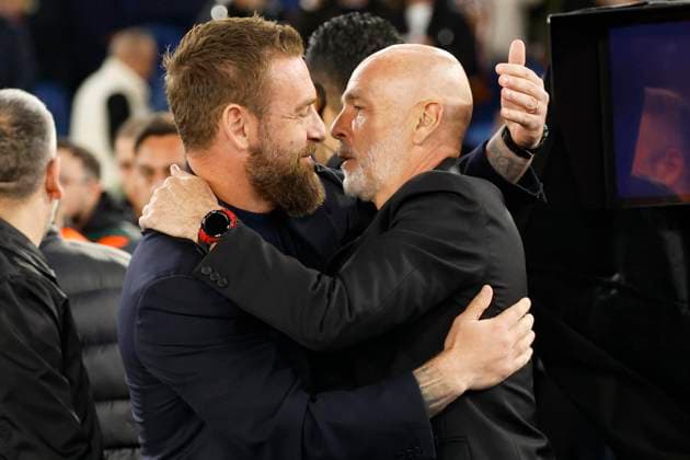 Sport Bilder des Tages April 18, 2024, Rome, ITALY: (L-R) AS Roma s head coach Daniele De Rossi and AC Milan s head coach Stefano Pioli during the UEFA Europa League quarter-finals, return soccer match between AS Roma and AC Milan in Rome, Italy, 18 April 2024. ANSA FABIO FRUSTACI UEFA Europa League quarter-finals - AS Roma vs AC Milan  - ZUMAa110 20240418_zaf_a110_068 Copyright: xFabioxFrustacix