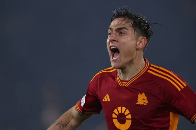 Rome, Italy 18.04.2024: Paulo Dybala of Roma score the goal 2-0 and celebrate with the team during the UEFA Europa League 2023-2024, quarter final , football match between AS Roma vs AC Milan at Olympic Stadium in Rome.  Copyright: xMarcoxIacobucci IPAxSportx xipa-x xx IPA_45278215 IPA_Agency_IPA45278215