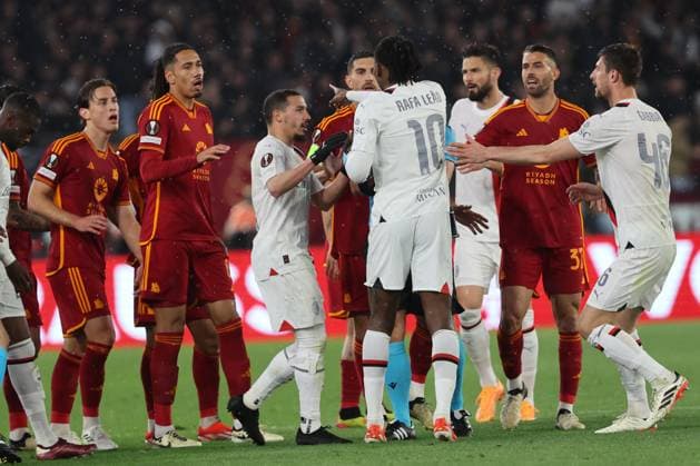 Rome, Italy 18.04.2024: Rafael Leao of Milan Protest against Leandro Paredes of Roma for kick from behind during the UEFA Europa League 2023-2024, quarter final , football match between AS Roma vs AC Milan at Olympic Stadium in Rome.  Copyright: xMarcoxIacobucci IPAxSportx xipa-x xx IPA_45278296 IPA_Agency_IPA45278296