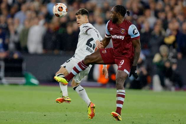 West Ham United FC v Bayer 04 Leverkusen: Quarter-Final Second Leg - UEFA Europa League 2023 24 Exequiel Palacios of Bayer 04 Leverkusen and Michail Antonio of West Ham United challenge during the UEFA Europa League 2023 24 Quarter-Final second leg match between West Ham United FC and Bayer 04 Leverkusen at Olympic Stadium on April 18, 2024 in London, England. London Olympic Stadium England United Kingdom Copyright: xNigelxFrench Sportsphoto APLx 14037840