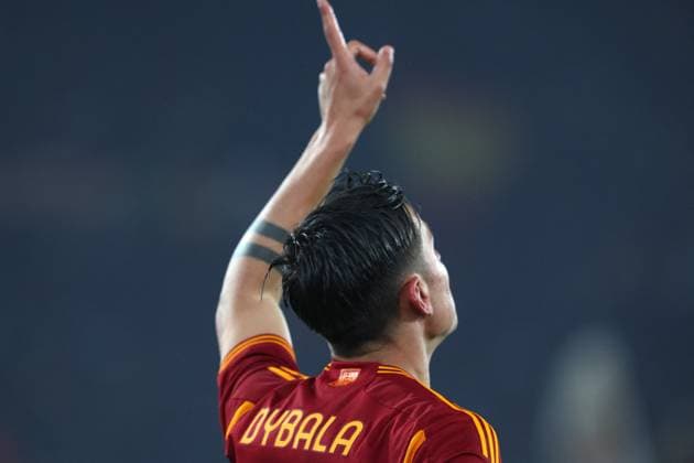 Football: UEFA Europa League 2023-2024 - Quarter Final football match As Roma vs AC Milan at Olympic Stadium in Rome on 18th April 2024 Rome, Italy 18.04.2024: Paulo Dybala of Roma score the goal 2-0 and celebrate with the team during the UEFA Europa League 2023-2024, quarter final , football match between AS Roma vs AC Milan at Olympic Stadium in Rome. Rome italy Italy  Copyright: xIPAxSport ABACAx