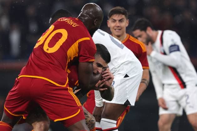 Rome, Italy 18.04.2024: Gianluca Mancini of Roma score the goal 1-0 and celebrate with the team during the UEFA Europa League 2023-2024, quarter final , football match between AS Roma vs AC Milan at Olympic Stadium in Rome.  Copyright: xMarcoxIacobucci IPAxSportx xipa-x xx IPA_45278065 IPA_Agency_IPA45278065