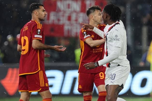 Football: UEFA Europa League 2023-2024 - Quarter Final football match As Roma vs AC Milan at Olympic Stadium in Rome on 18th April 2024 Rome, Italy 18.04.2024: Rafael Leao of Milan Protest against Leandro Paredes of Roma for kick from behind during the UEFA Europa League 2023-2024, quarter final , football match between AS Roma vs AC Milan at Olympic Stadium in Rome. Rome italy Italy  Copyright: xIPAxSport ABACAx