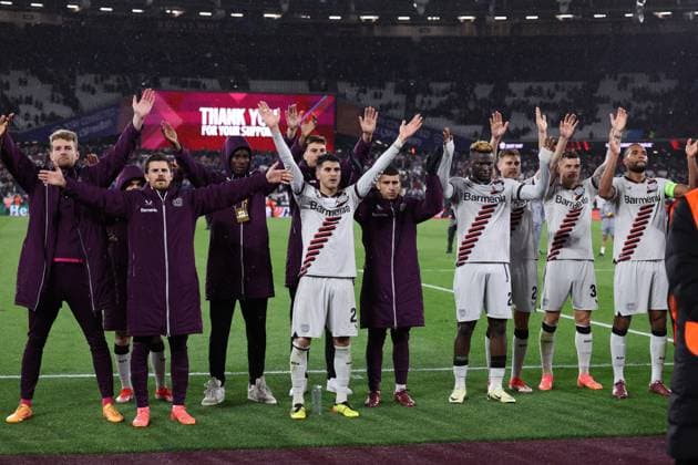 Sport Bilder des Tages London, England, 18th April 2024. Bayer Lebverkusen celebrate the win during the UEFA Europa League match at the London Stadium, London. Picture credit should read: David Klein Sportimage EDITORIAL USE ONLY. No use with unauthorised audio, video, data, fixture lists, club league logos or live services. Online in-match use limited to 120 images, no video emulation. No use in betting, games or single club league player publications. SPI-3091-0061