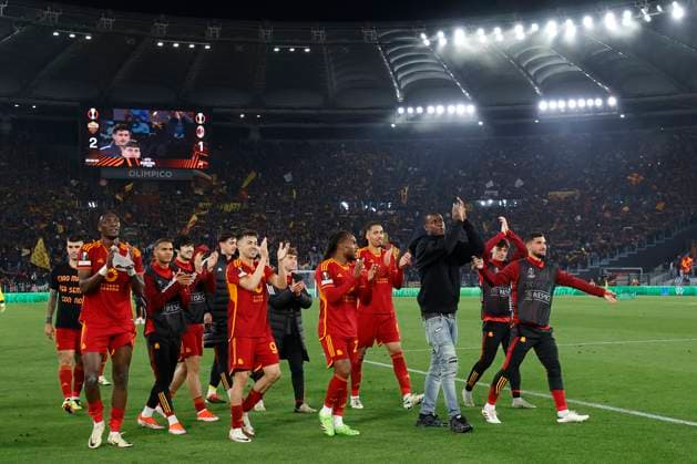 Evan Ndicka (AS Roma) celebrates with the teammates at the end of the match, UEFA Europa League 2023 2024 - Quarter-final second leg, AS Roma vs AC Milan, Olimpico Stadium, April 18, 2024, Rome, Italy.