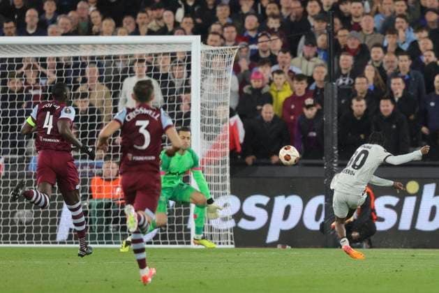 West Ham United v Bayer Leverkusen UEFA Europa League Jeremie Frimpong of Bayer Leverkusen blasts a good chance over the bar during the UEFA Europa League Quarter-Final match at the London Stadium, Stratford Copyright: xPaulxChestertonx FIL-20049-0046 UK Newspapers OUT