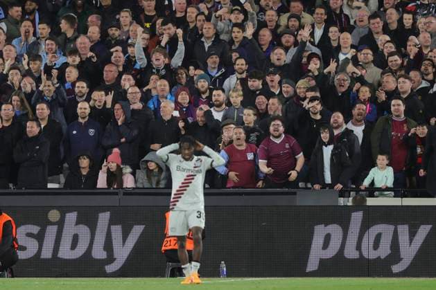 West Ham United v Bayer Leverkusen UEFA Europa League The West Ham fans give Jeremie Frimpong of Bayer Leverkusen stick after he blasts a good chance over the bar during the UEFA Europa League Quarter-Final match at the London Stadium, Stratford Copyright: xPaulxChestertonx FIL-20049-0053 UK Newspapers OUT