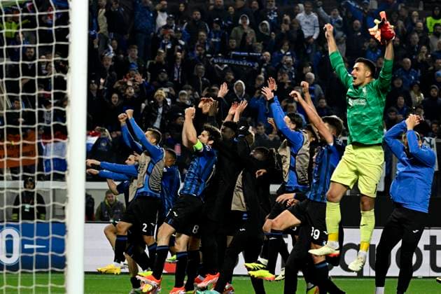 Foto IPP Paolo Bona Bergamo 18 04 2024 UEFA Europa League di Calcio stagione 2023 2024 partita Atalanta-Liverpool Nella foto l™esultanza dei giocatori dell™Atalanta dopo la qualificazione a destra il portiere Juan Musso Italy Photo Press Worldwide Copyright italy Italy ITALY  Copyright: xR4924_italyphotopressx