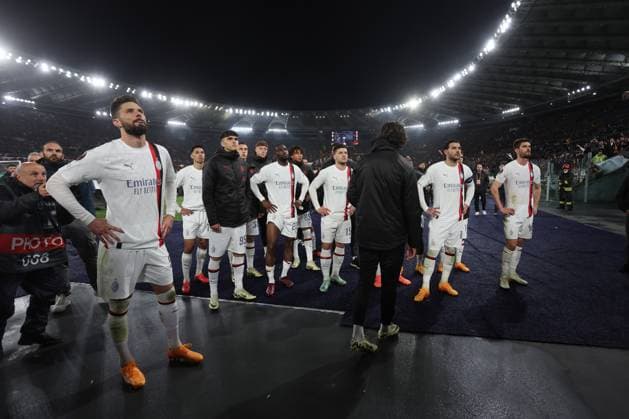 Rome, Italy 18.04.2024: Milan players under the fans stand after the defeat and elimination in the UEFA Europa League 2023-2024, quarter final , football match between AS Roma vs AC Milan at Olympic Stadium in Rome.  Copyright: xMarcoxIacobucci IPAxSportx xipa-x xx IPA_45279206 IPA_Agency_IPA45279206