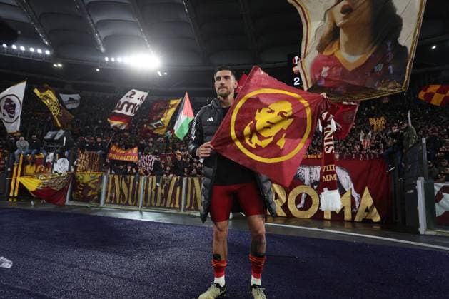 Rome, Italy 18.04.2024: Roma fans celebrate victory at end of the UEFA Europa League 2023-2024, quarter final , football match between AS Roma vs AC Milan at Olympic Stadium in Rome.  Copyright: xMarcoxIacobucci IPAxSportx xipa-x xx IPA_45279222 IPA_Agency_IPA45279222