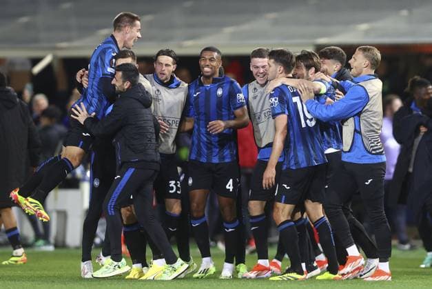 Atalanta players celebrate at full time Atalanta v Liverpool, UEFA Europa League, Quarter Final, Second Leg, Football, Gewiss Stadium, Bergamo, Italy - 18 Apr 2024 EDITORIAL USE ONLY No use with unauthorised audio, video, data, fixture lists, club league logos or live services. Online in-match use limited to 120 images, no video emulation. No use in betting, games or single club league player publications.  Copyright: xKieranxMcManus Shutterstockx 14438415ce