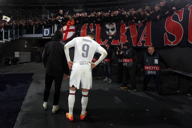Football Europa League match - AS Roma vs AC Milan Rome, Italy 18.04.2024: Olivier Giroud of Milan under the fans stand after the defeat and elimination in the UEFA Europa League 2023-2024, quarter final , football match between AS Roma vs AC Milan at Olympic Stadium in Rome. Rome Italy  Copyright: xIPAxSport ABACAx