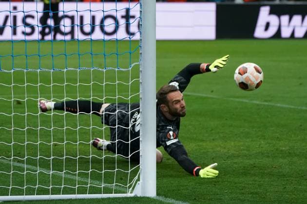Pau Lopez (Olympique de Marseille) FOOTBALL : Olympique de Marseille vs SL Benfica - Ligue Europa - Quart de finale retour - Marseille - 18 04 2024 NorbertScanella Panoramic 