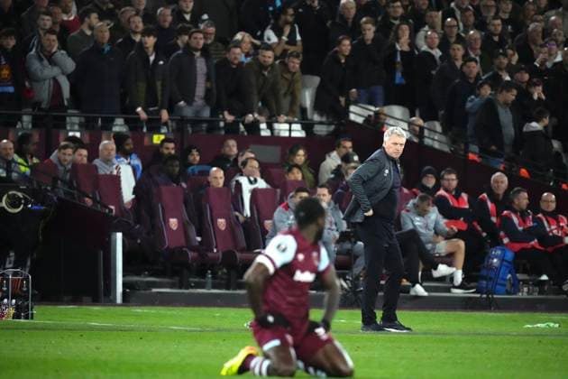 UEFA Europa League Quarter-Final: West Ham United F.C. vs. Bayer 04 Leverkusen Manager David Moyes and Michail Antonio in action during the UEFA Europa League Quarter-Final match between West Ham United F.C. and Bayer 04 Leverkusen on April 18 2024, in London, United Kingdom London London Stadium London United Kingdom Copyright: xAlexandraxFechetex Photo 18.04.2024, 21 14 37