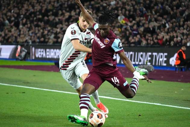 UEFA Europa League Quarter-Final: West Ham United F.C. vs. Bayer 04 Leverkusen Mohammed Kudus and Josip Stanisic in action during the UEFA Europa League Quarter-Final match between West Ham United F.C. and Bayer 04 Leverkusen on April 18 2024, in London, United Kingdom London London Stadium London United Kingdom Copyright: xAlexandraxFechetex Photo 18.04.2024, 21 18 03 (1)