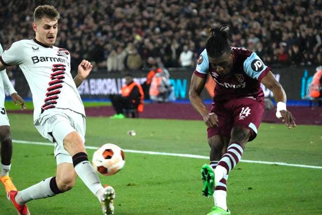 UEFA Europa League Quarter-Final: West Ham United F.C. vs. Bayer 04 Leverkusen Mohammed Kudus and Josip Stanisic in action during the UEFA Europa League Quarter-Final match between West Ham United F.C. and Bayer 04 Leverkusen on April 18 2024, in London, United Kingdom London London Stadium London United Kingdom Copyright: xAlexandraxFechetex Photo 18.04.2024, 21 44 39 (1)