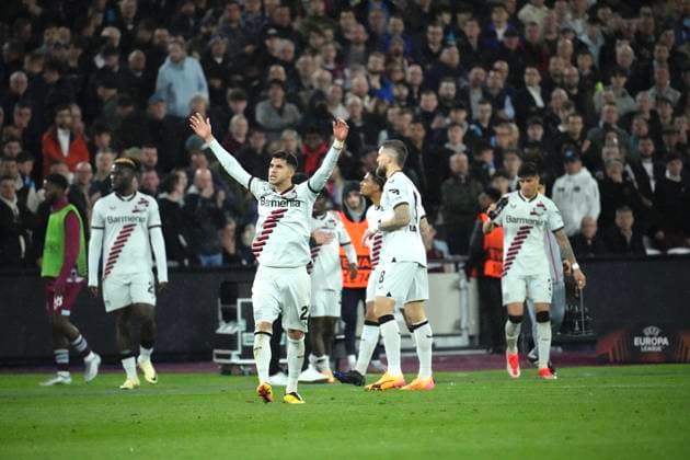 UEFA Europa League Quarter-Final: West Ham United F.C. vs. Bayer 04 Leverkusen Jonathan Tah, Exequiel Palacios, Piero Hincapie, Amine Adli, and Robert Andrich celebrate Jeremie Frimpong s goal during the UEFA Europa League Quarter-Final match between West Ham United F.C. and Bayer 04 Leverkusen on April 18 2024, in London, United Kingdom London London Stadium London United Kingdom Copyright: xAlexandraxFechetex Photo 18.04.2024, 21 51 20