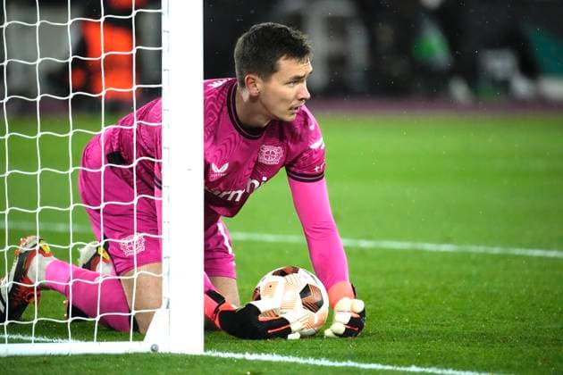 UEFA Europa League Quarter-Final: West Ham United F.C. vs. Bayer 04 Leverkusen Matej Kovar makes a save during the UEFA Europa League Quarter-Final match between West Ham United F.C. and Bayer 04 Leverkusen on April 18 2024, in London, United Kingdom London London Stadium London United Kingdom Copyright: xAlexandraxFechetex Photo 18.04.2024, 21 53 07