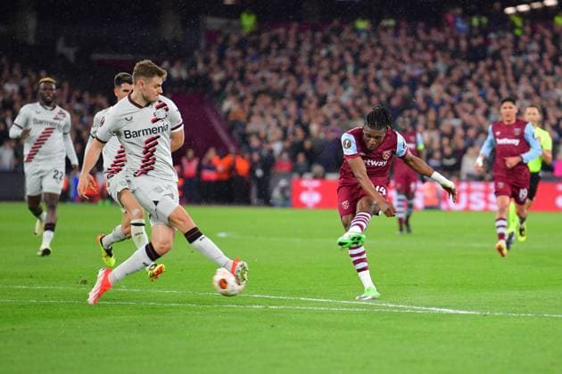 Mohammed Kudus of West Ham United shoots in the second half during the UEFA Europa League match between West Ham United and Bayer 04 Leverkusen at the London Stadium, Queen Elizabeth Olympic Park , London, England on 18 April 2024. Copyright: xPhilxHutchinsonx 40560031