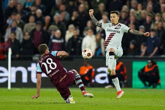 West Ham United FC v Bayer 04 Leverkusen Alex Grimaldo of Bayer Leverkusen and TomaÅ¡ SouÄek of West Ham United battling for the ball during the West Ham United FC v Bayer 04 Leverkusen UEFA Europa League Quater-Finals 2nd Leg match at London Stadium, London, England, United Kingdom on 18 April 2024 Editorial use only. All images are copyright Every Second Media Limited. No images may be reproduced without prior permission. Copyright: xIMAGO EveryxSecondxMediax ESM-0986-0108