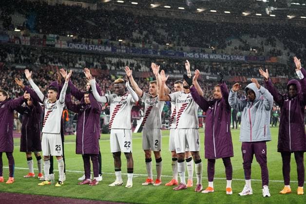 West Ham United FC v Bayer 04 Leverkusen The Leverkusen players clapping the away fans after the West Ham United FC v Bayer 04 Leverkusen UEFA Europa League Quater-Finals 2nd Leg match at London Stadium, London, England, United Kingdom on 18 April 2024 Editorial use only. All images are copyright Every Second Media Limited. No images may be reproduced without prior permission. Copyright: xIMAGO EveryxSecondxMediax ESM-0986-0133