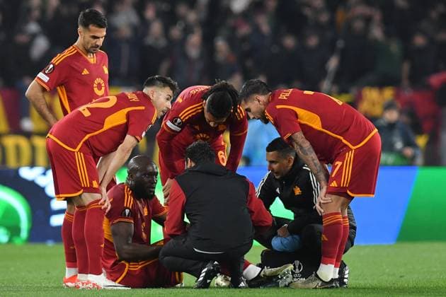 Soccer, Europa League match AS Roma v Milan Romelu Lukaku of Roma injury during the Uefa Europa League quarter final second leg match AS Roma v Milan at Olimpico stadium in Rome, Italy, 18th April, 2024. Imago-Images Emmefoto Copyright: xImago-Images Emmefotox