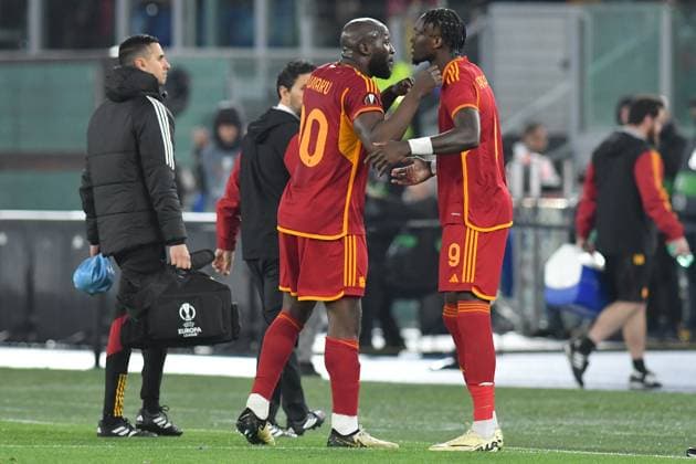 Soccer, Europa League match AS Roma v Milan Romelu Lukaku of Roma leaves the field after injury, Tammy Abraham of AS Roma during the Uefa Europa League quarter final second leg match AS Roma v Milan at Olimpico stadium in Rome, Italy, 18th April, 2024. Imago-Images Emmefoto Copyright: xImago-Images Emmefotox