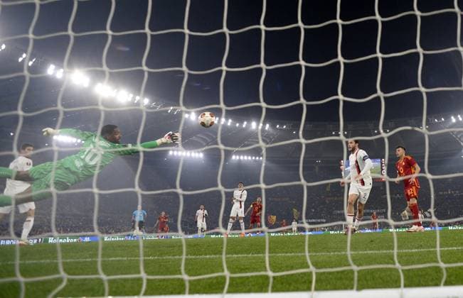 (240419) -- ROME, April 19, 2024 -- Roma s Paulo Dybala scores his goal during the UEFA Europa League Quarter Final 2nd leg match between Roma and AC Milan in Rome, Italy, April 18, 2024. (Photo by Xinhua) (SP) ITALY-ROME-FOOTBALL-UEFA EUROPA LEAGUE-QUARTER FINAL 2ND LEG-ROMA VS AC MILAN AugustoxCasasoli 